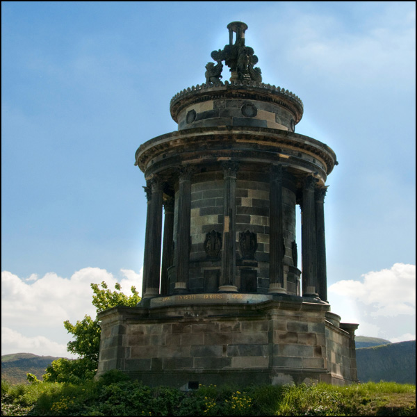 Monument to burns on Regent Road